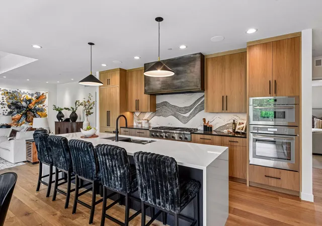 Photo 4 of Condo for sale at 150 Broadway Ave S #3C, Wayzata, MN 55391 | MLS# 7111917 | Listing updated on 2026-10-07
