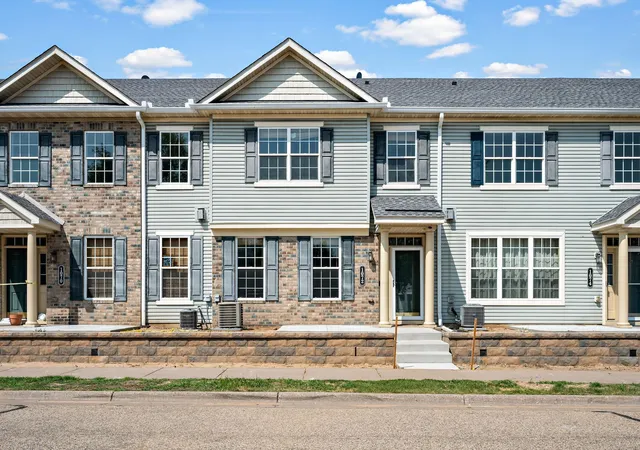 1st image of 1072 Henslow Ave N, Saint Paul, MN 55128 | MLS# 7112036