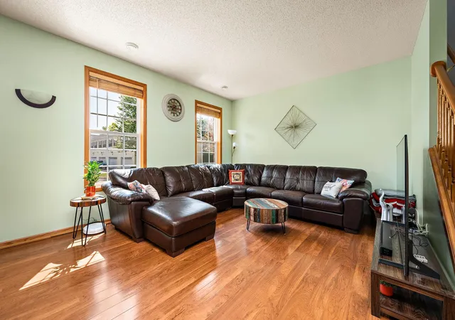 3rd image of 1072 Henslow Ave N, Saint Paul, MN 55128 | MLS# 7112036