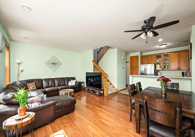 4th image of 1072 Henslow Ave N, Saint Paul, MN 55128 | MLS# 7112036