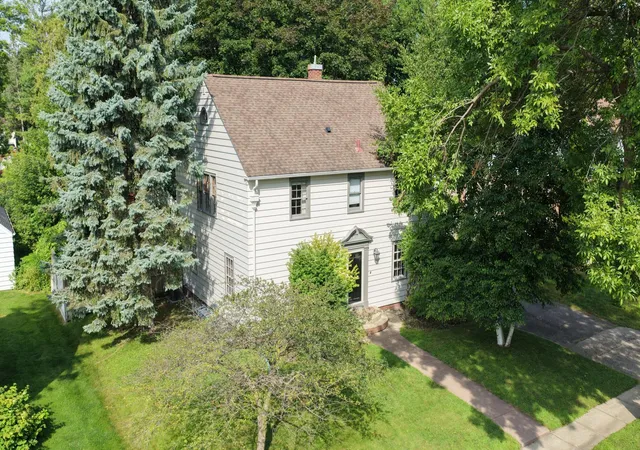 Photo 3 of Sale Pending at 420 9Th St Sw, Willmar, MN 56201 | MLS# 7112046 | Listing updated on 2026-09-14