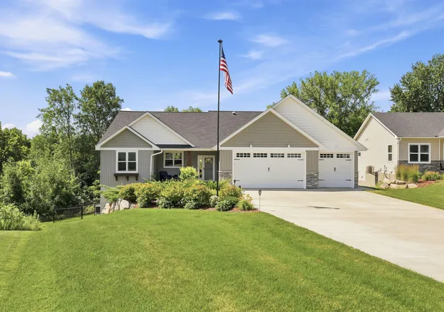 3rd image of 590 Northern Lights Dr, Prescott, WI 54021 | MLS# 7112059