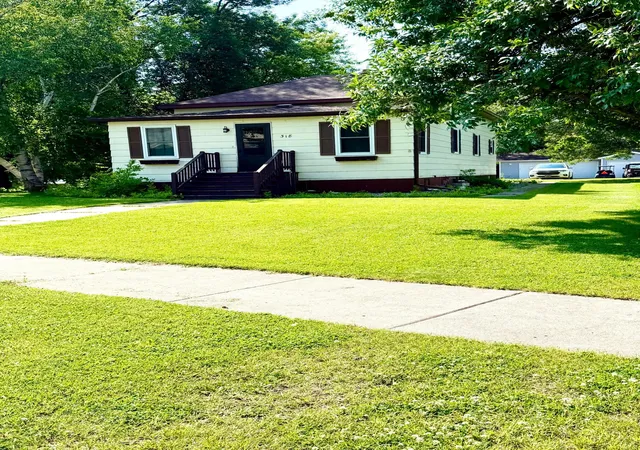 Photo 1 of Single family home for sale at 318 2nd Street Se, Hallock, MN 56728 | MLS# 7112090 | Listing updated on 2026-07-22