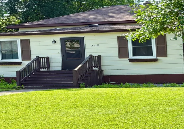 Photo 3 of Single family home for sale at 318 2nd Street Se, Hallock, MN 56728 | MLS# 7112090 | Listing updated on 2026-07-22