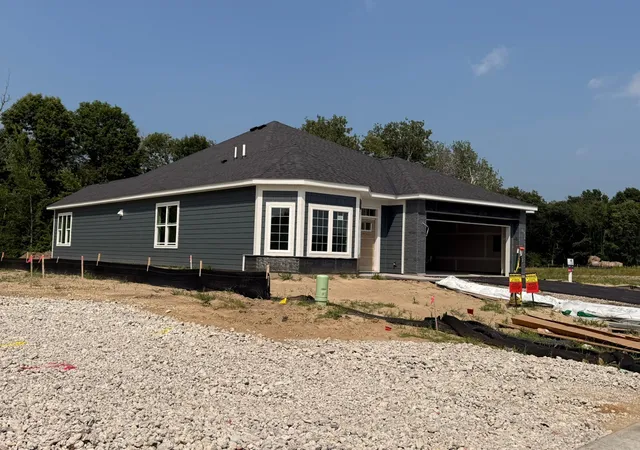 1st image of 8235 Haywood Dr, Circle Pines, MN 55014 | MLS# 7112167