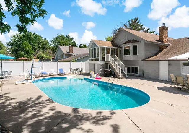 Photo 1 of Sale Pending at 1016 Westview Dr, Farmington, MN 55024 | MLS# 7112176 | Listing updated on 2026-08-03