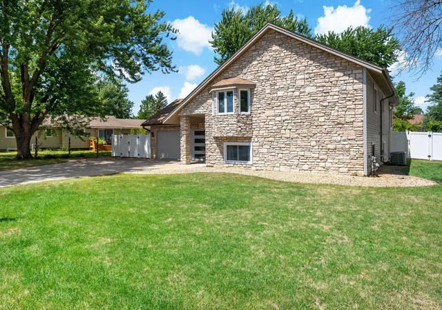 Photo 3 of Sale Pending at 1016 Westview Dr, Farmington, MN 55024 | MLS# 7112176 | Listing updated on 2026-08-03