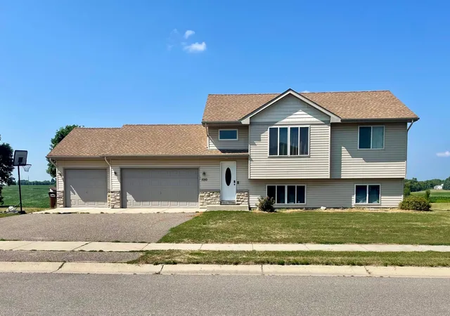 1st image of 1050 Forest City Blvd Nw, Maple Lake, MN 55358 | MLS# 7112177