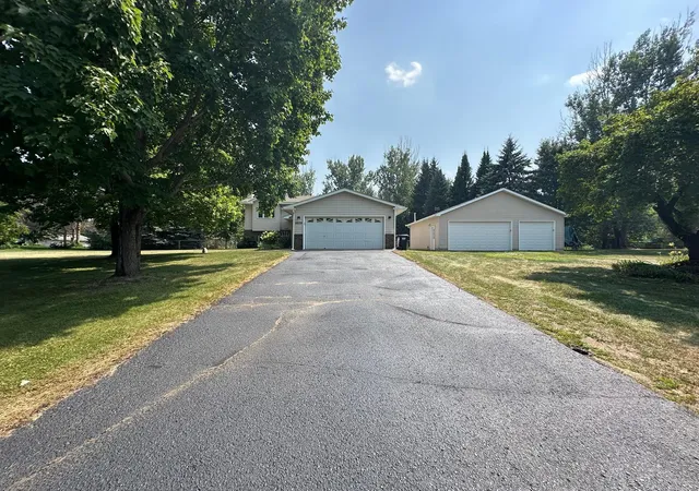 2nd image of 4829 253rd St, Wyoming, MN 55092 | MLS# 7112178