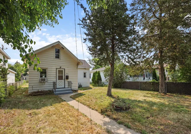 Photo 2 of Single family home for sale at 220 33rd Avenue N, Saint Cloud, MN 56303 | MLS# 7112186 | Listing updated on 2026-10-09