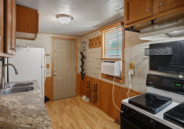 Photo 3 of Single family home for sale at 220 33rd Avenue N, Saint Cloud, MN 56303 | MLS# 7112186 | Listing updated on 2026-10-09