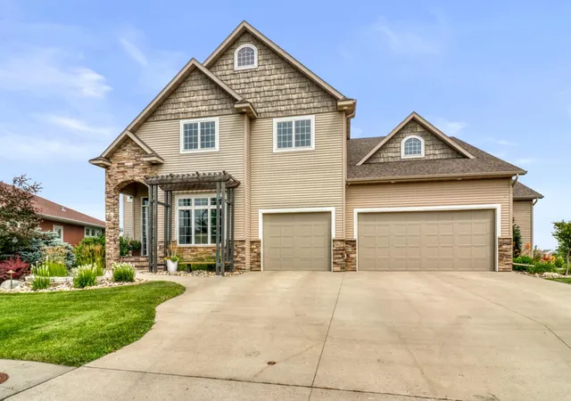 Photo 2 of Mansion for sale at 5827 Silverleaf Dr S, Fargo, ND 58104 | MLS# 7112188 | Listing updated on 2026-09-02