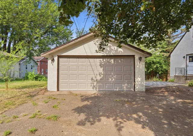 Photo 2 of Sale Pending at 1521 Arkwright St N, Saint Paul, MN 55130 | MLS# 7112226 | Listing updated on 2026-09-07