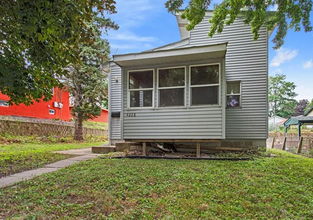 2nd image of 4228 Washington St Ne, Minneapolis, MN 55421 | MLS# 7112251