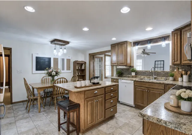 Photo 3 of Single family home for sale at 724 Washington Ave, Wabasha, MN 55981 | MLS# 7112260 | Listing updated on 2026-08-11