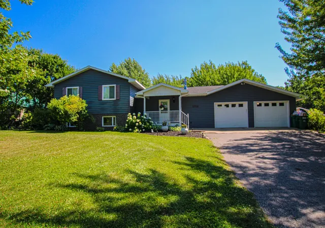 Photo 1 of Single family home for sale at 1712 Cranberry Ln Ne, Alexandria, MN 56308 | MLS# 7112318 | Listing updated on 2026-10-07