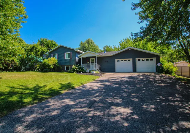 Photo 2 of Single family home for sale at 1712 Cranberry Ln Ne, Alexandria, MN 56308 | MLS# 7112318 | Listing updated on 2026-10-07