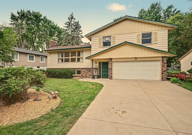 2nd image of 1880 Richal Dr, Saint Paul, MN 55125 | MLS# 7112370