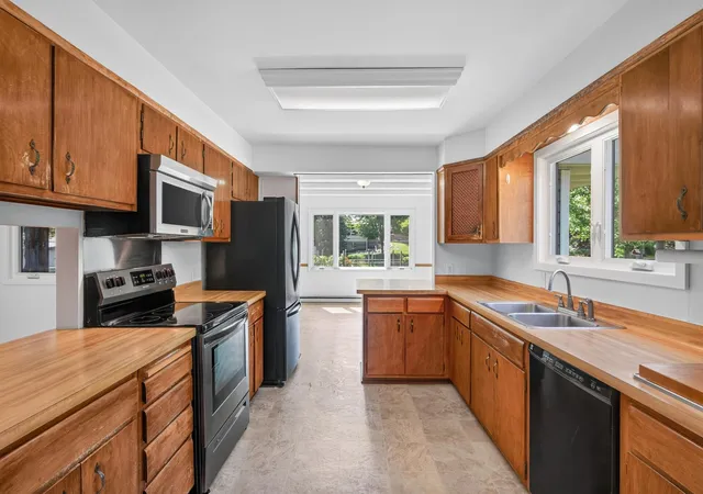 Photo 1 of Single family home for sale at 4270 Quaker Ln N, Plymouth, MN 55441 | MLS# 7112396 | Listing updated on 2026-09-02