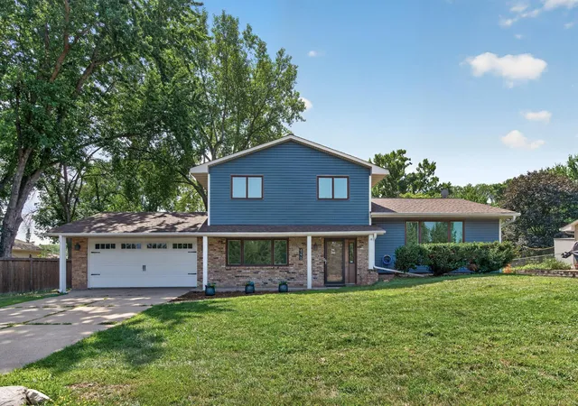 1st image of 4270 Quaker Ln N, Plymouth, MN 55441 | MLS# 7112396