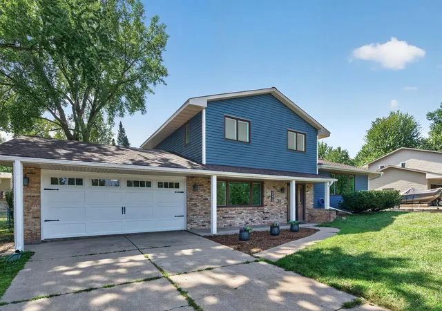 2nd image of 4270 Quaker Ln N, Plymouth, MN 55441 | MLS# 7112396