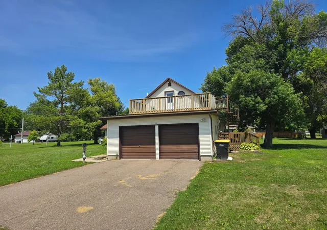 2nd image of 604 E Willow Ave, Olivia, MN 56277 | MLS# 7112411