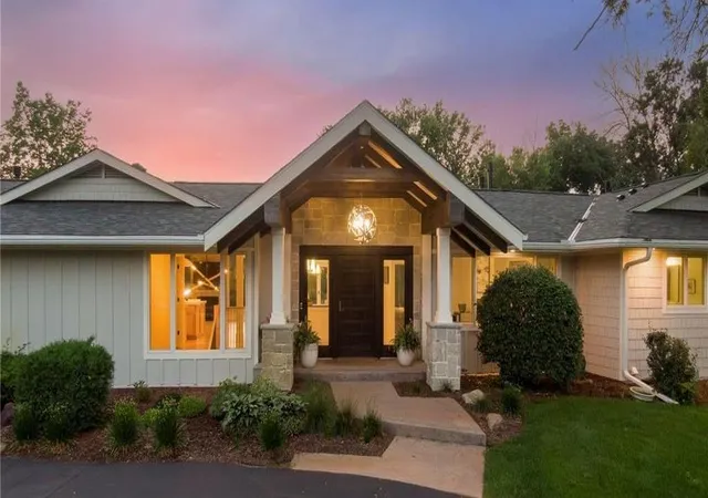 1st image of 1155 Heritage Ln, Wayzata, MN 55391 | MLS# 7112427