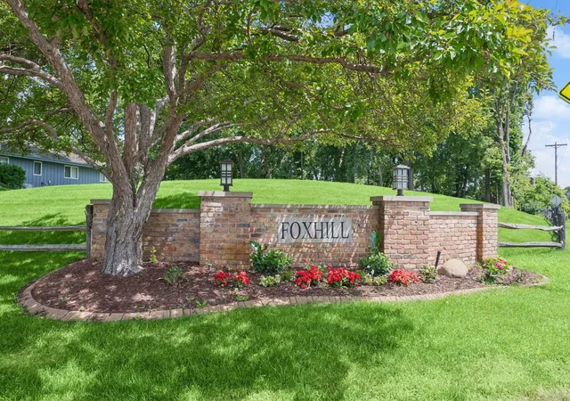 2nd image of 1155 Heritage Ln, Wayzata, MN 55391 | MLS# 7112427
