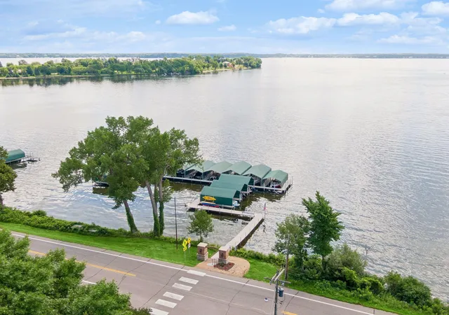 3rd image of 1155 Heritage Ln, Wayzata, MN 55391 | MLS# 7112427