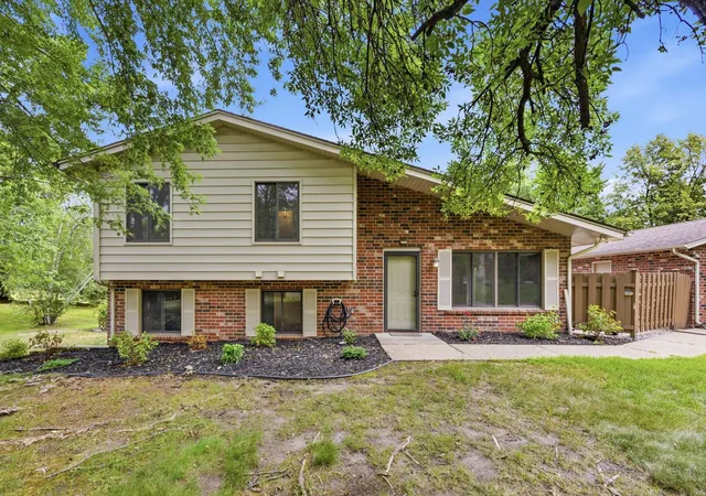 Photo 1 of Single family home for sale at 9712 Cimarron Cir, Hopkins, MN 55305 | MLS# 7112429 | Listing updated on 2026-09-04