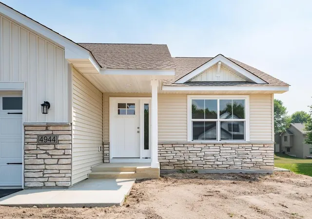 4th image of 4944 River Oaks Rd, Rockford, MN 55373 | MLS# 7112472