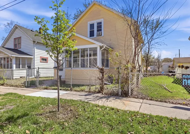 Photo 1 of Single family home for sale at 324 Van Buren Ave, Saint Paul, MN 55103 | MLS# 7112484 | Listing updated on 2026-10-21