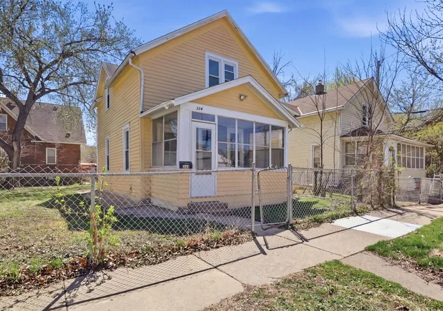 Photo 2 of Single family home for sale at 324 Van Buren Ave, Saint Paul, MN 55103 | MLS# 7112484 | Listing updated on 2026-10-21