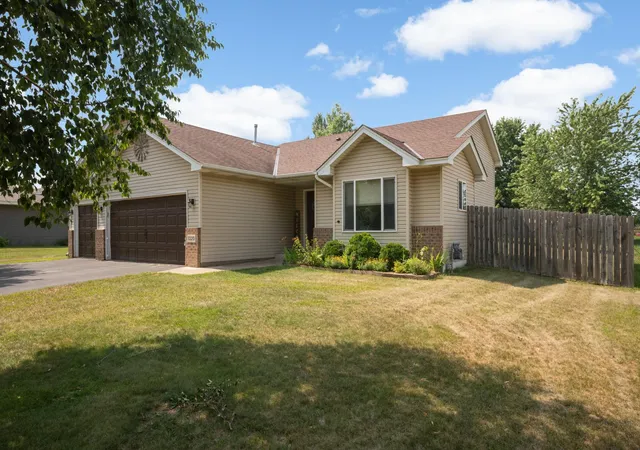 2nd image of 1320 Honeysuckle Ln Se, Cambridge, MN 55008 | MLS# 7112495