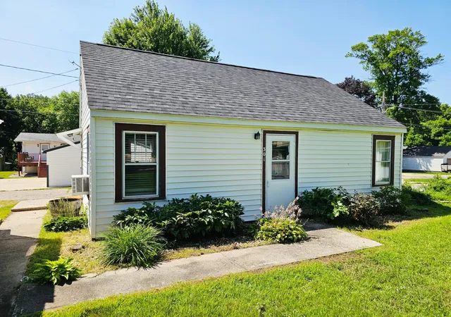 Photo 2 of Single family home for sale at 301 S 12th Street, Montevideo, MN 56265 | MLS# 7112527 | Listing updated on 2026-08-27
