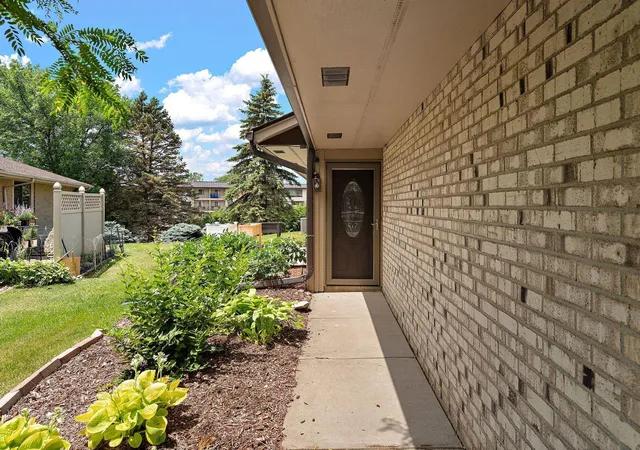 Photo 2 of Townhouse for sale at 7051 Robinwood Trl, Saint Paul, MN 55125 | MLS# 7112556 | Listing updated on 2026-09-04