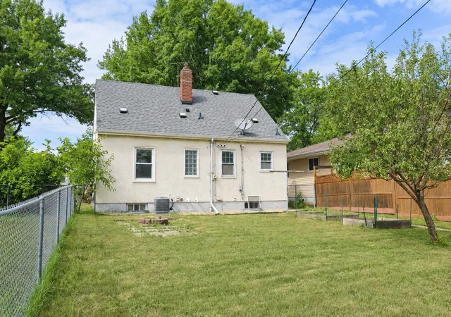 Photo 3 of Sale Pending at 1874 Hawthorne Ave E, Saint Paul, MN 55119 | MLS# 7112563 | Listing updated on 2026-10-15