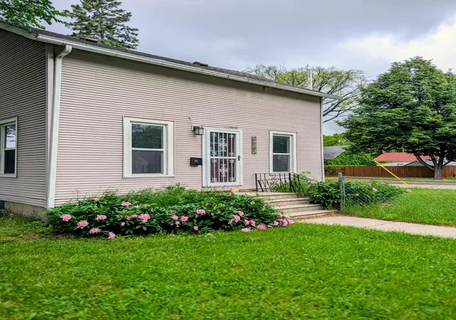 Photo 2 of Single family home for sale at 523 11th Street N, Moorhead, MN 56560 | MLS# 7112629 | Listing updated on 2026-09-13
