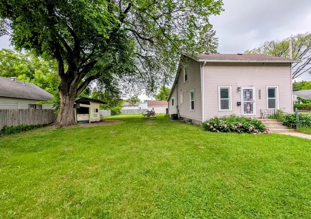 Photo 4 of Single family home for sale at 523 11th Street N, Moorhead, MN 56560 | MLS# 7112629 | Listing updated on 2026-09-13