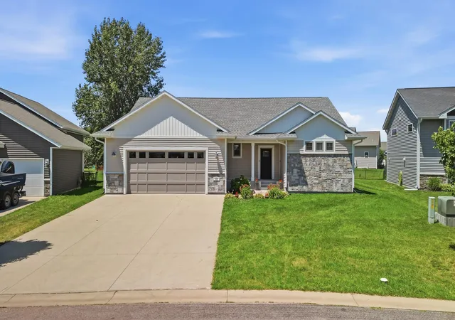 Photo 1 of Single family home for sale at 820 Fieldcrest Dr, Mankato, MN 56001 | MLS# 7112632 | Listing updated on 2026-09-22