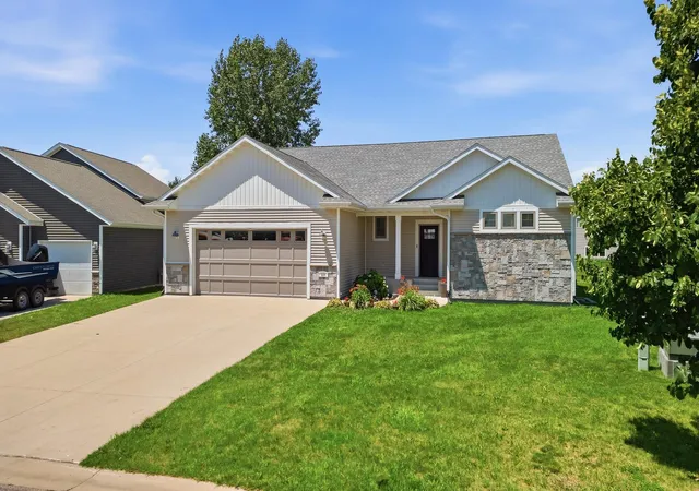 Photo 1 of Single family home for sale at 820 Fieldcrest Dr, Mankato, MN 56001 | MLS# 7112632 | Listing updated on 2026-09-25