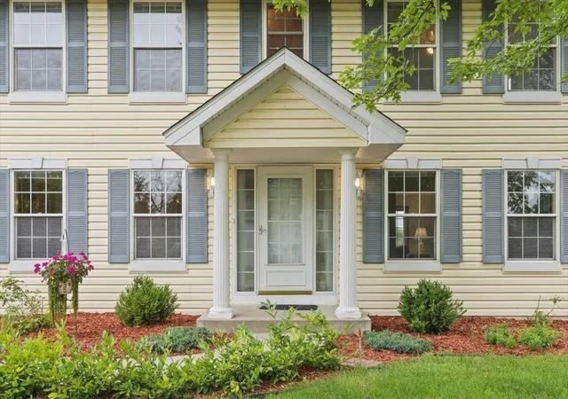 Photo 3 of Single family home for sale at 931 Sterling St S, Saint Paul, MN 55119 | MLS# 7112686 | Listing updated on 2026-08-01