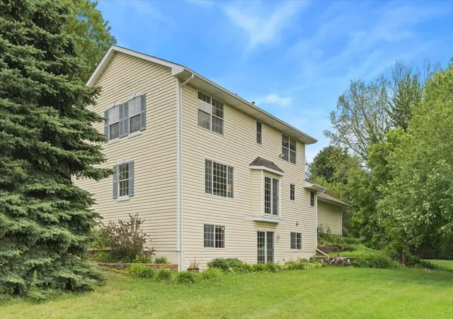 Photo 4 of Single family home for sale at 931 Sterling St S, Saint Paul, MN 55119 | MLS# 7112686 | Listing updated on 2026-08-01