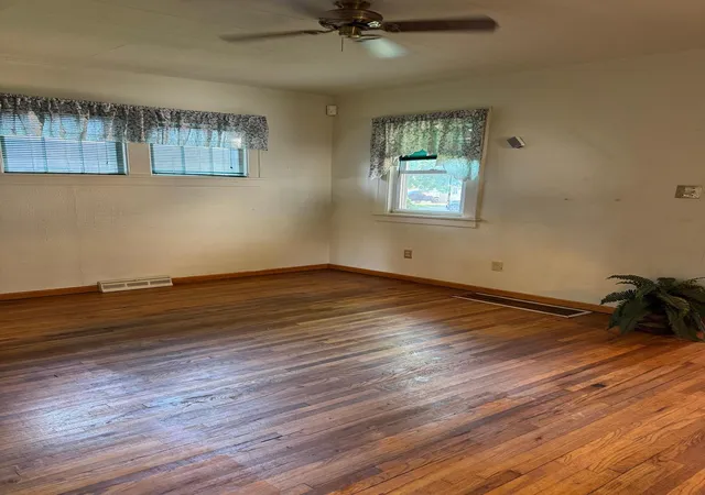 Photo 3 of Single family home for sale at 1409 6th Avenue NW, Austin, MN 55912 | MLS# 7112712 | Listing updated on 2026-09-14