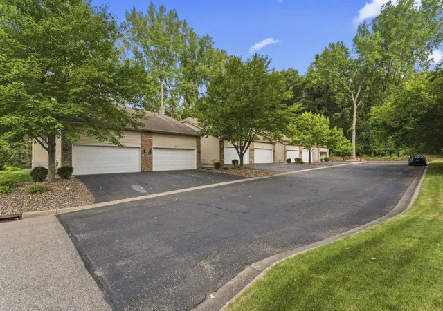 Photo 3 of Single family home for sale at 901 Oakwood Hts Cir #7, Saint Paul, MN 55123 | MLS# 7112714 | Listing updated on 2026-08-19