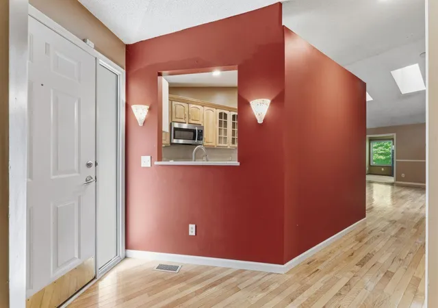 Photo 4 of Single family home for sale at 901 Oakwood Hts Cir #7, Saint Paul, MN 55123 | MLS# 7112714 | Listing updated on 2026-08-19
