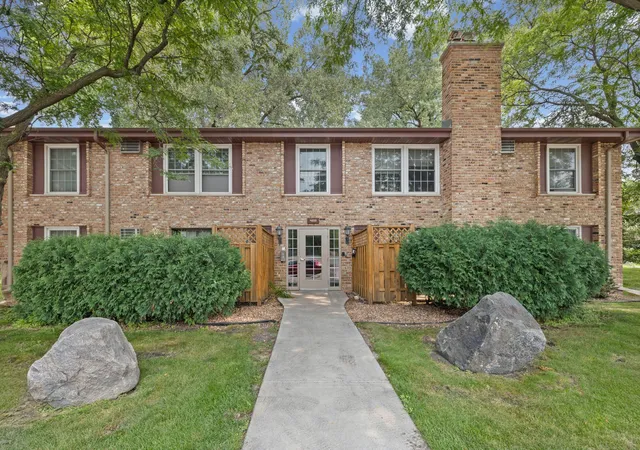 2nd image of 4600 Cedar Lake Rd S #2, Minneapolis, MN 55416 | MLS# 7112716