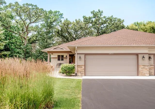 Photo 2 of Single family home for sale at 2621 Cardinal Ct, Saint Paul, MN 55109 | MLS# 7112718 | Listing updated on 2026-08-27