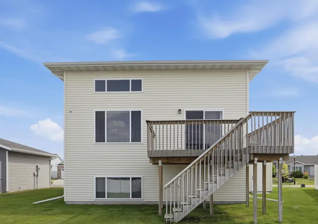 Photo 3 of Single family home for sale at 810 Albert Dr W, West Fargo, ND 58078 | MLS# 7112723 | Listing updated on 2026-10-07