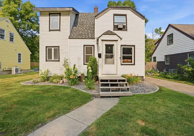 Photo 1 of Single family home for sale at 521 9th Street Nw, Willmar, MN 56201 | MLS# 7112744 | Listing updated on 2026-09-07